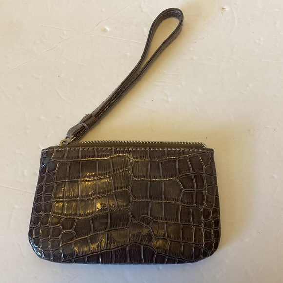 NWOT. Nine West wristlet. - Picture 2 of 8